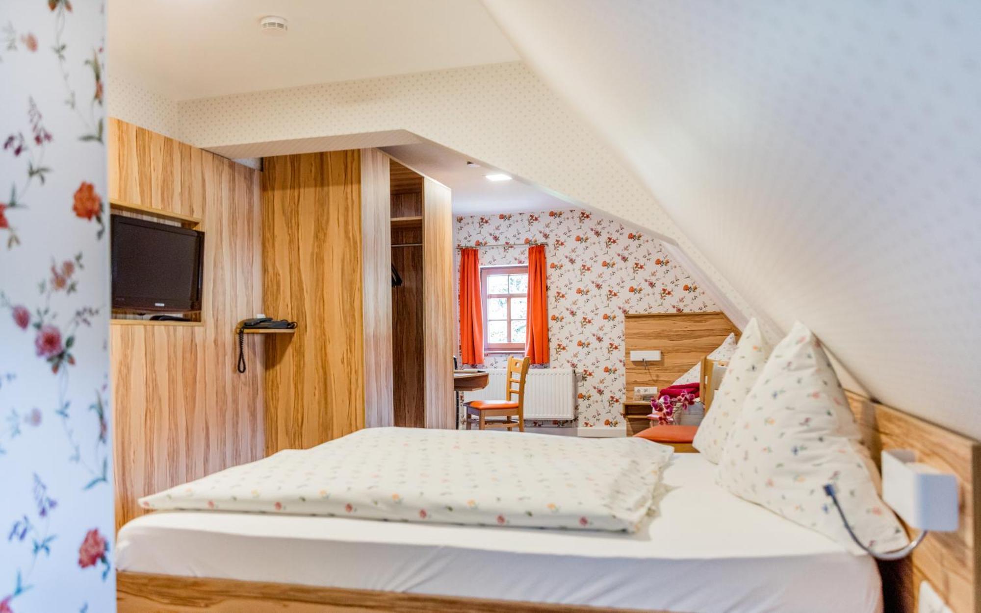 Hotel Folklorehof Chemnitz Bagian luar foto